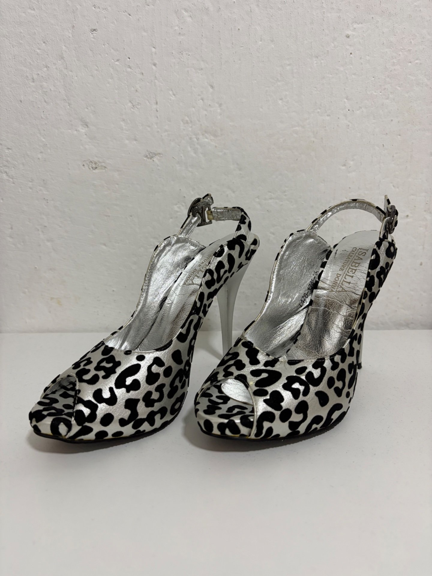 Штикли со отвор кај прстите