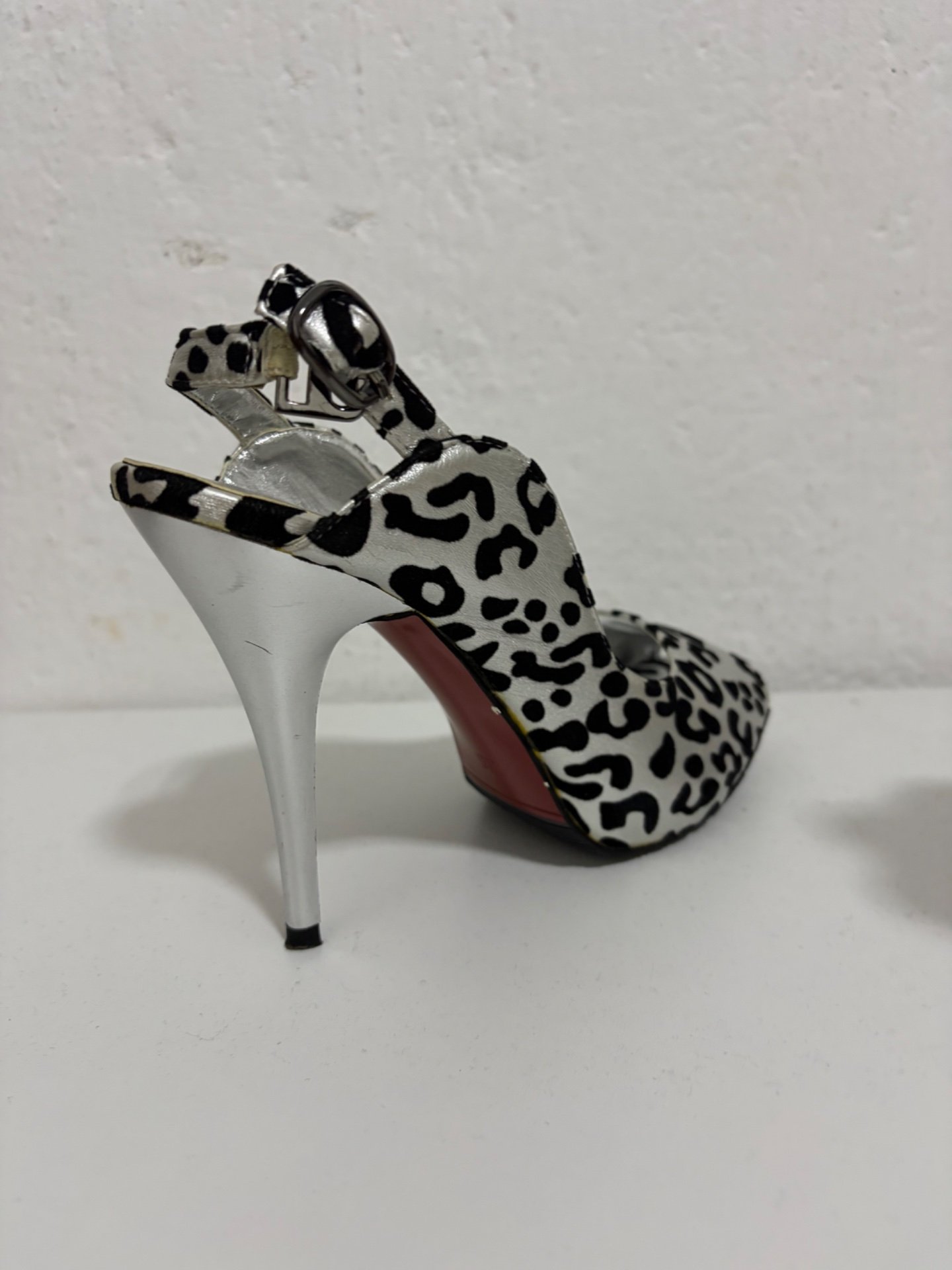 Штикли со отвор кај прстите - 3