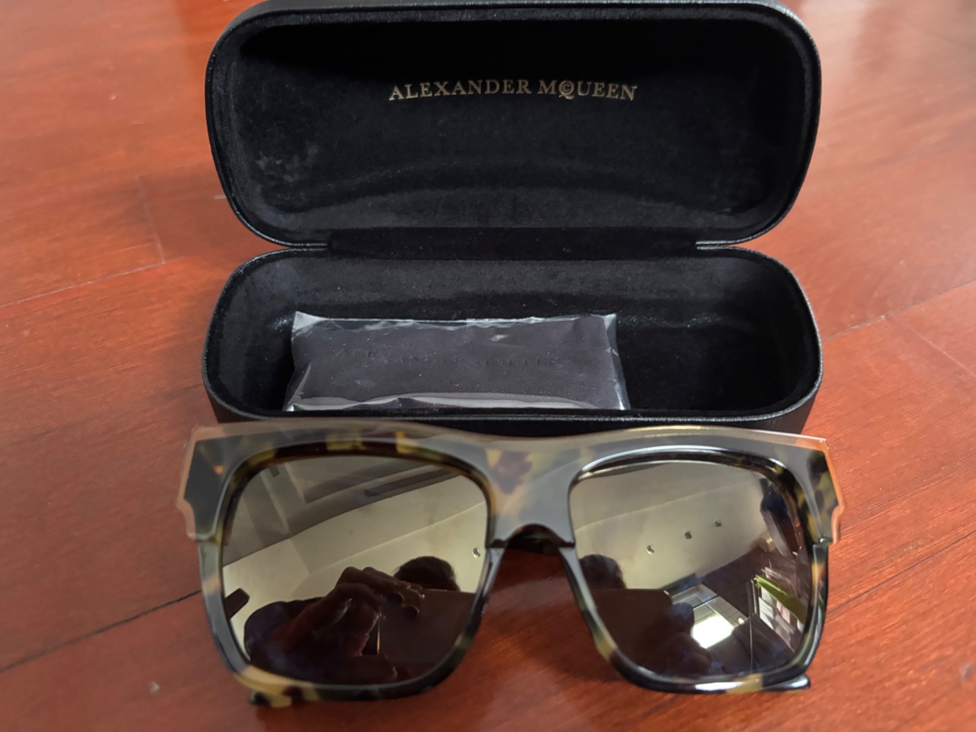 Naocari Alexander Mqueen