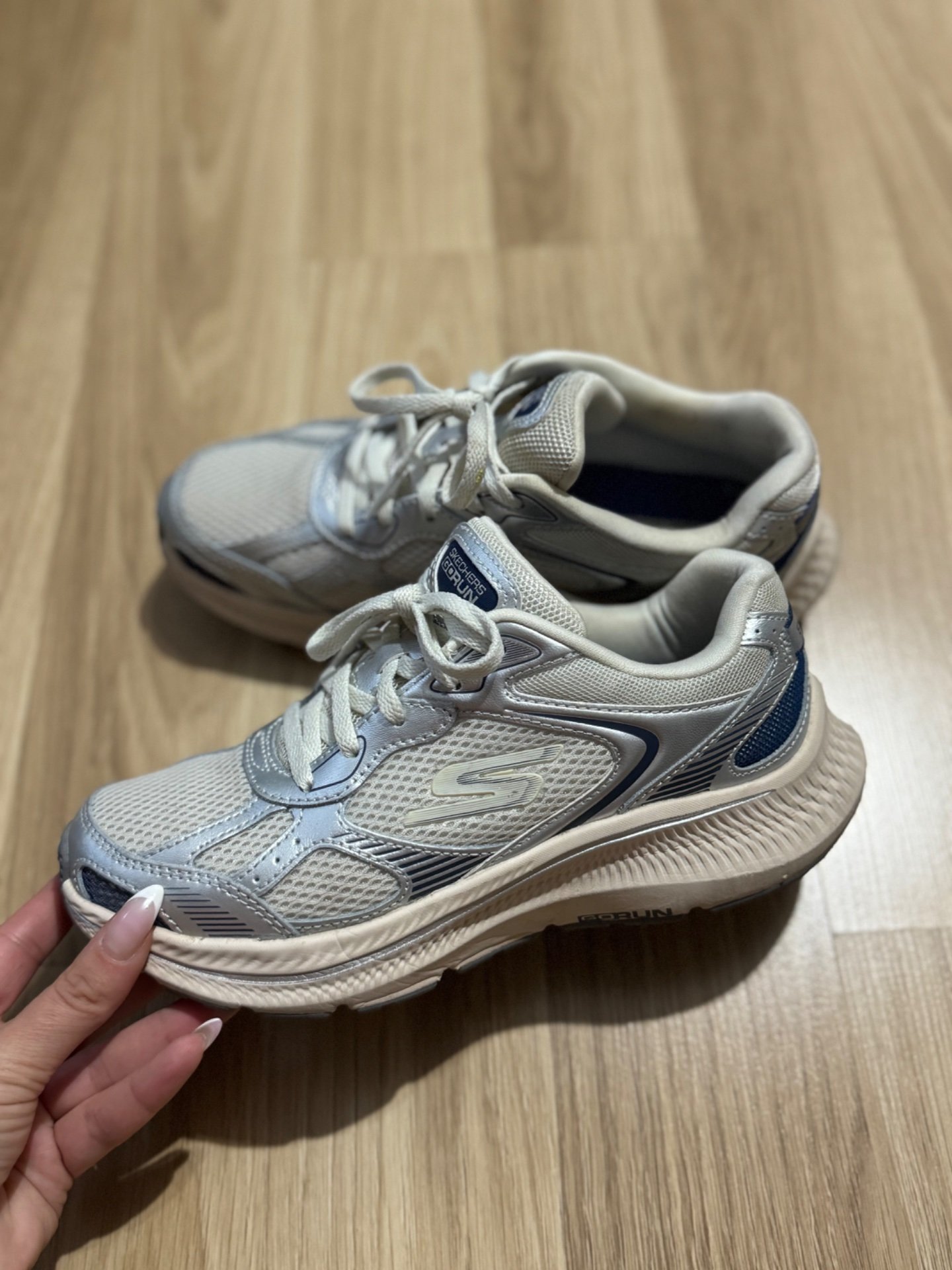 Skechers