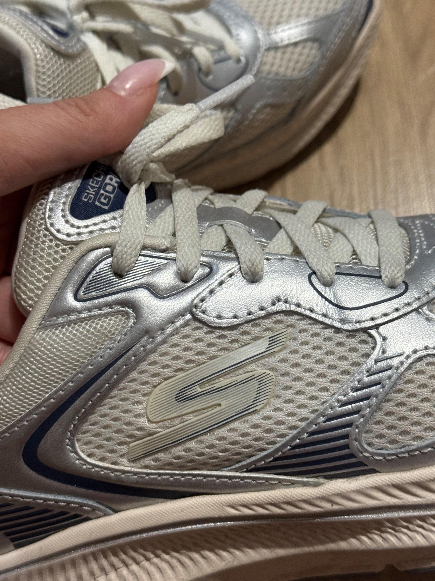 Skechers - 2