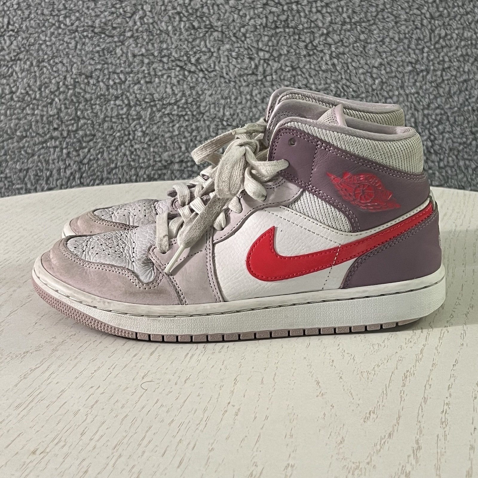Nike Air Jordan 1 Mid 'Valentine's