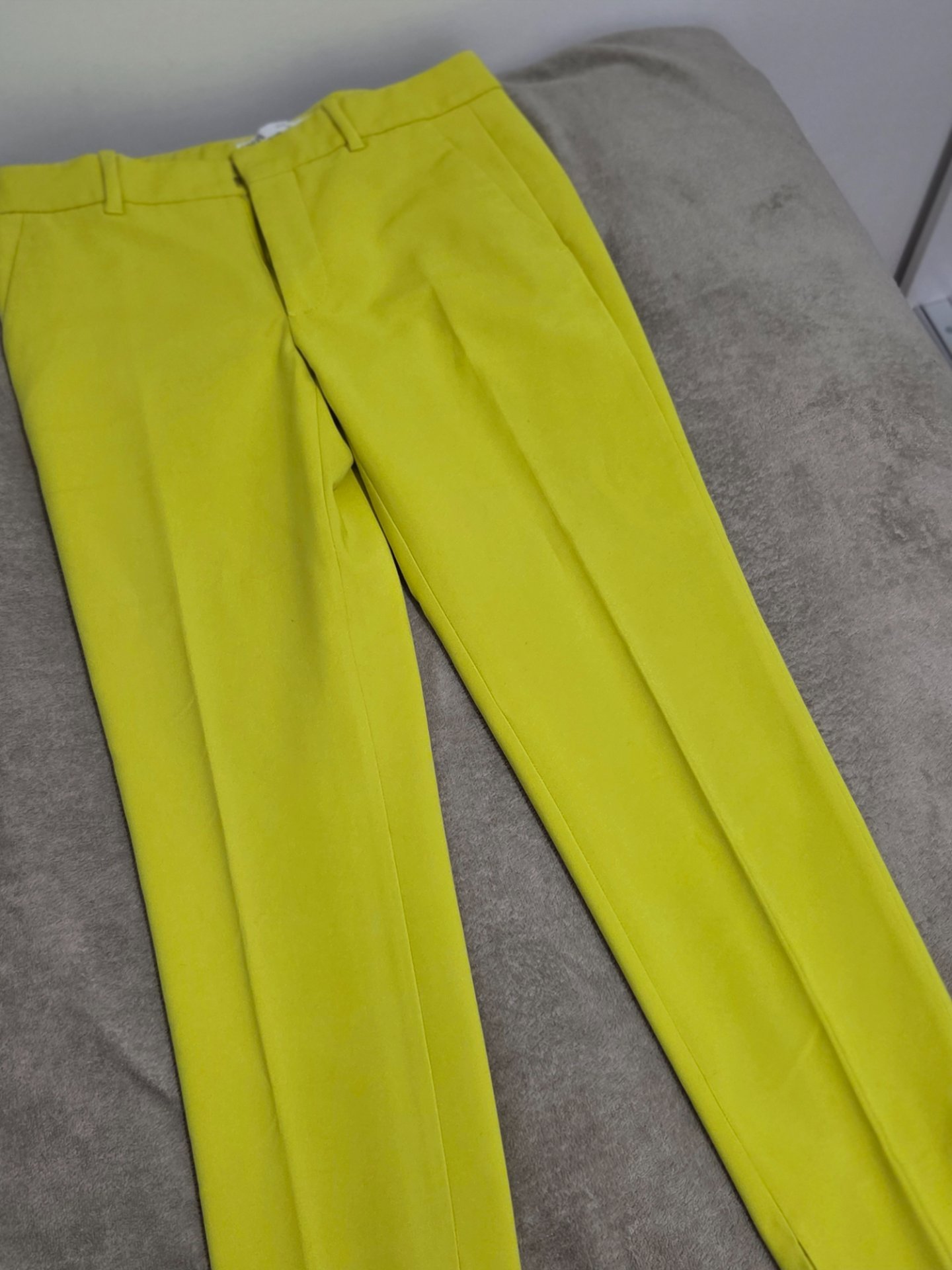 Elegantni pantaloni,zolta boja