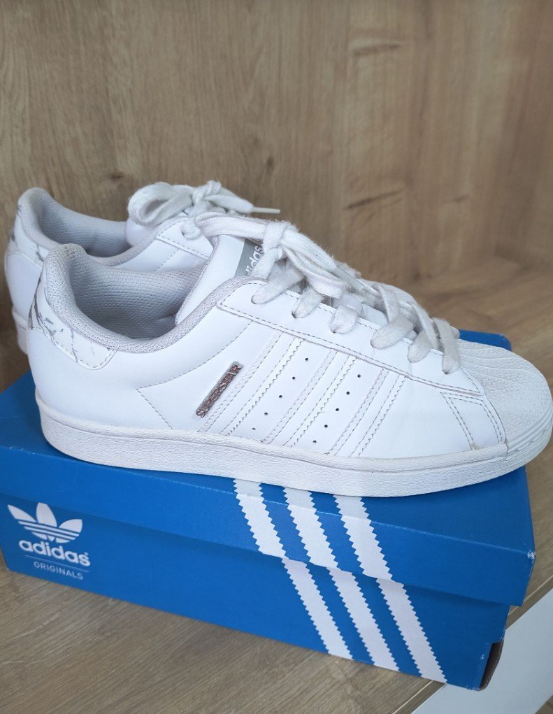 Adidas 38.5