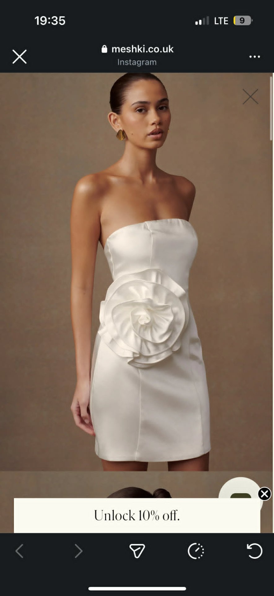 Бел сатенски краток фустан