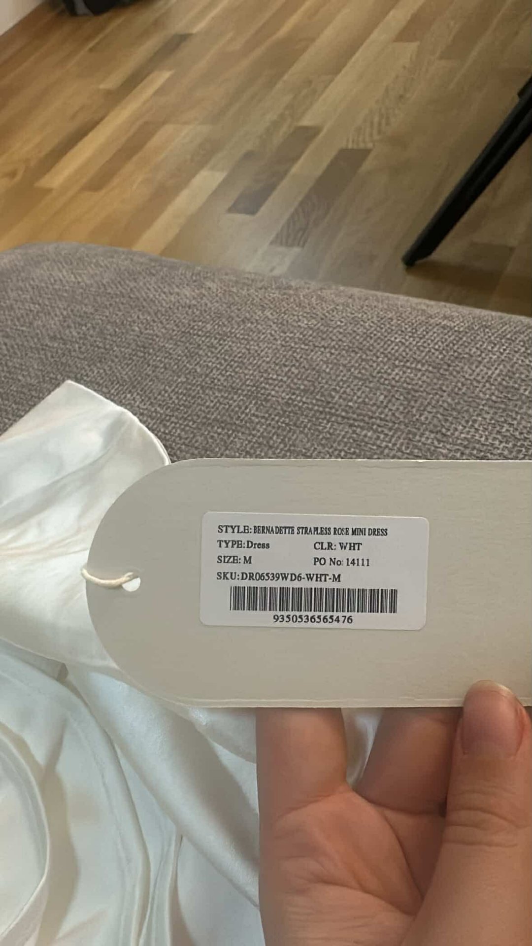 Бел сатенски краток фустан - 3