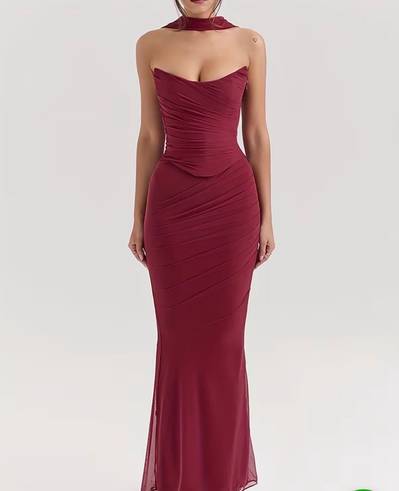 Црвен фустан во два дела