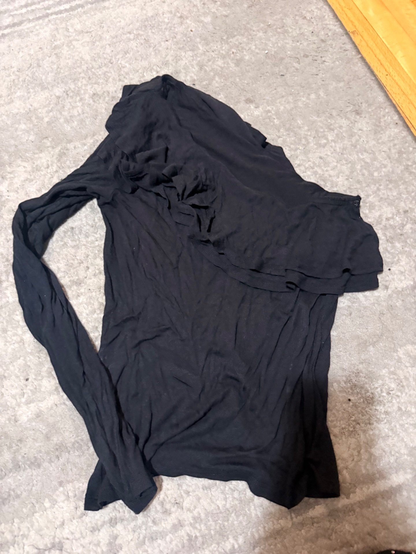 Crna bluza so eden rakav - 2