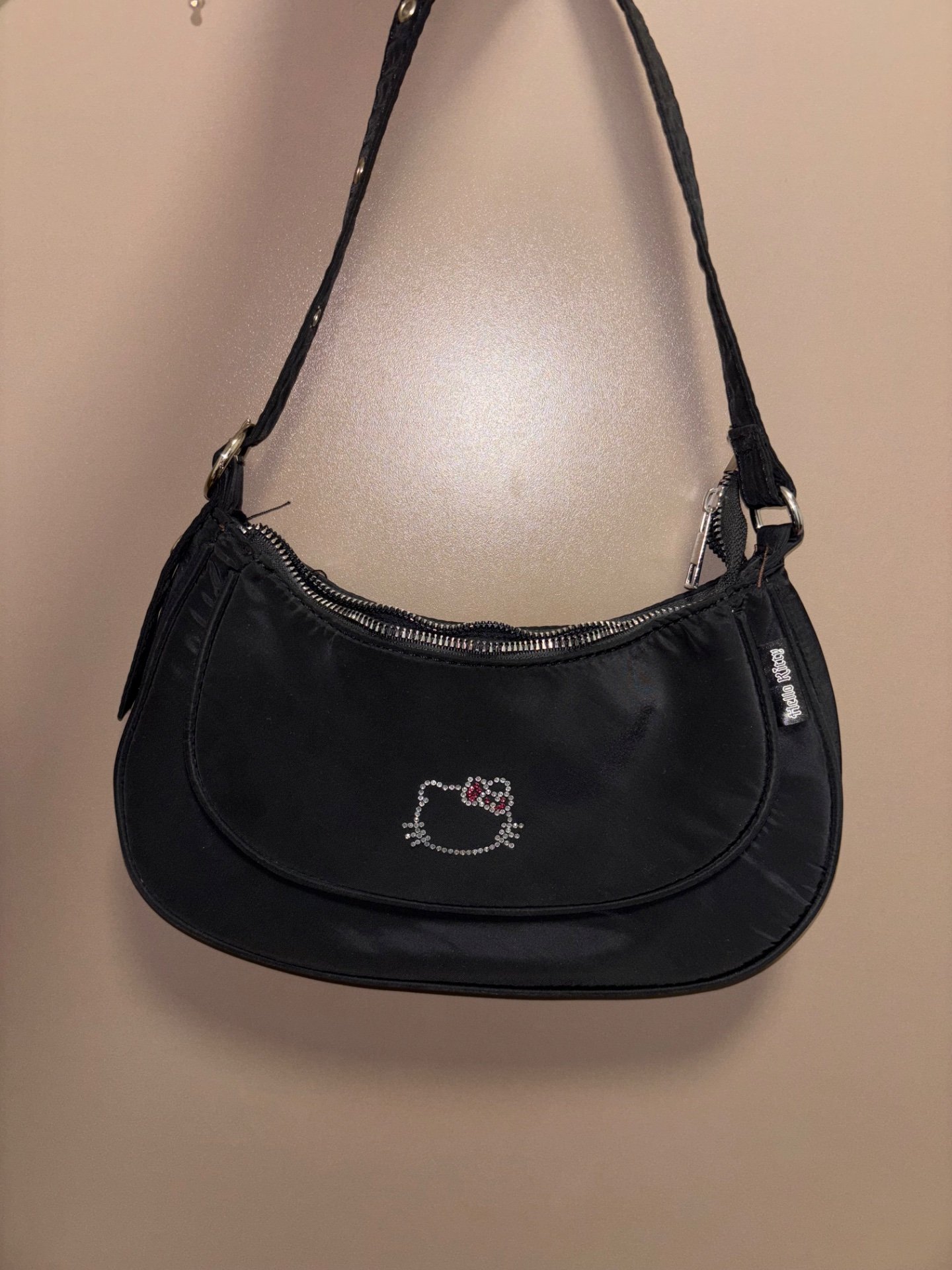 Hello Kitty Ташна