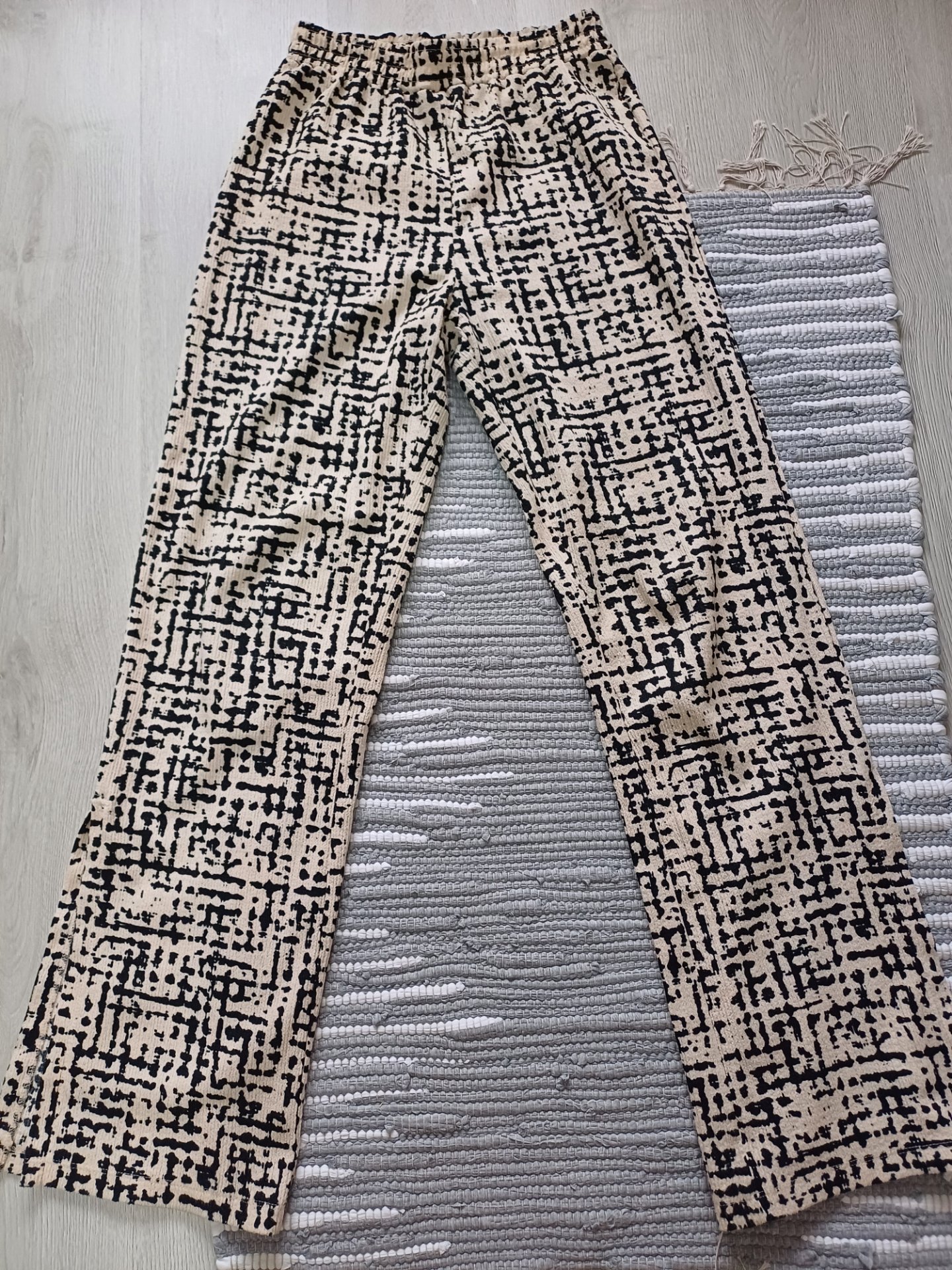 Lesni letni pantaloni so lastik