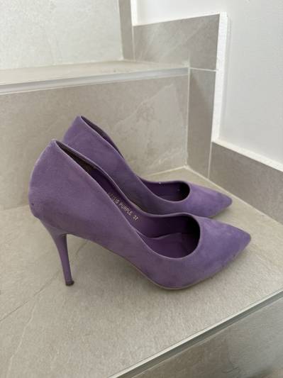 Виолетови штикли