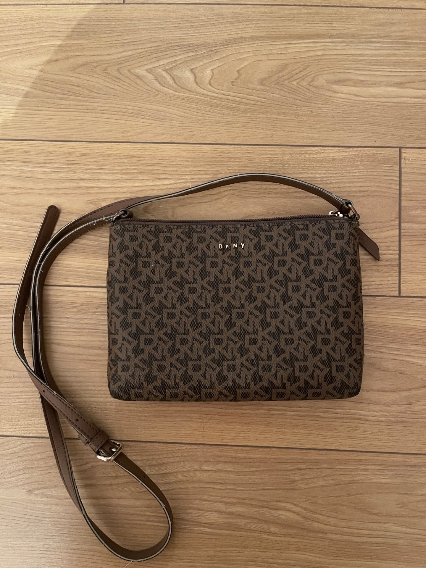 DKNY Tasna - 3