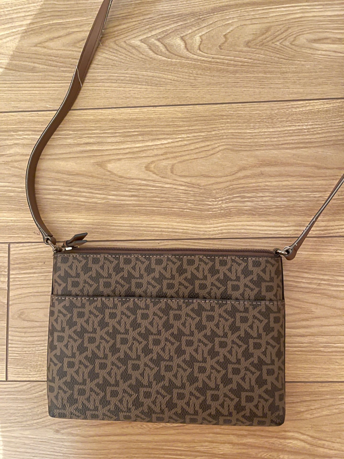 DKNY Tasna - 2