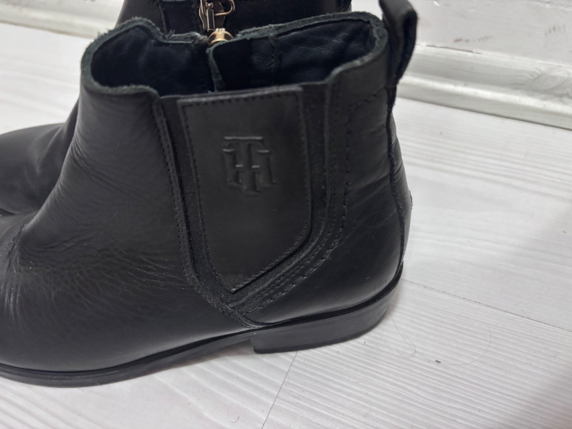 Tommy Hilfiger - 2